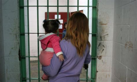 ser mamá y vivir en la cárcel ¿cómo es la maternidad en reclusión bajo lupa