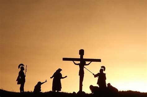 Guard Spears Jesus Side 4090 | Roman soldiers, Jesus cross wallpaper