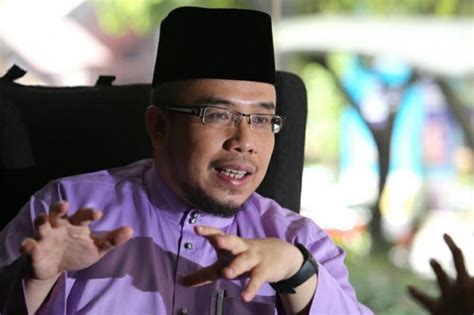 Mohd asri zainul abidin (born 1 january 1971) is a salafi preacher, writer, lecturer and islamic consultant from malaysia. Wahabi: Dua Tokoh Agama Sahut Cabaran Mufti Perlis - MYNEWSHUB