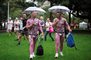Glitter And Glamour At Sydney S Gay And Lesbian Mardi Gras BBC News