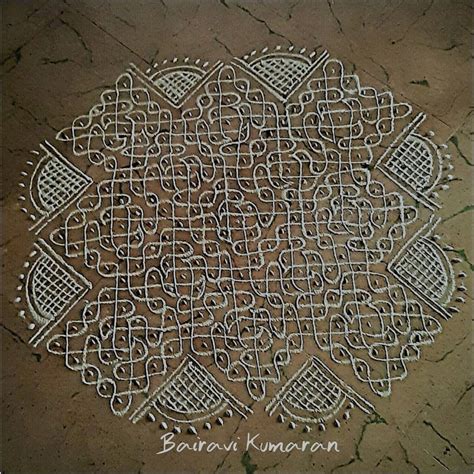 Pulli kolam is pretty similar to rangoli designs. 21 Pulli Kolam Designs That Include Every Style You'll ...