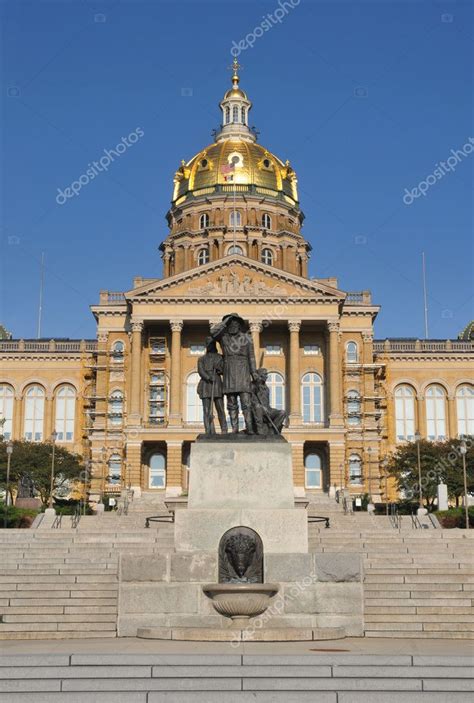 Des Moines Iowa State Capitol Building — Stock Photo © Prairierattler