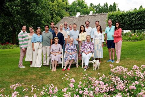 Royals Königliche Familie Besucht Königin Margrethe