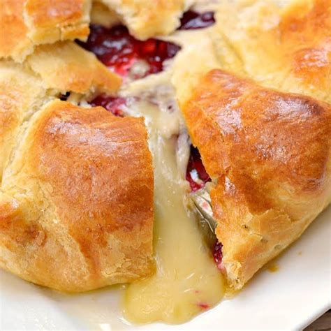 Cranberry And Brie Baked Cheese Appetizer Recipe Yummly Recipe
