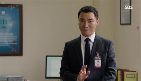 One day, he wakes up and finds himself a convict on death row. Defendant: Episode 18 (Final) » Dramabeans Korean drama recaps