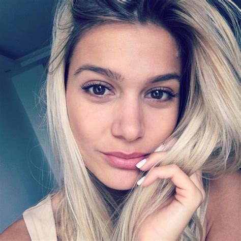 Fanni weisz is a 27 year old hungarian model. Weisz Fanni kietette idei első bikinis fotóját