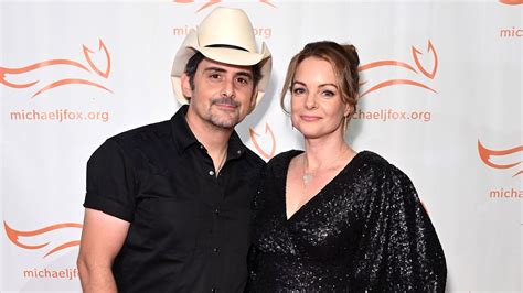 Brad Paisley Gives Wife Kimberly Williams Paisley An Easter “manicure