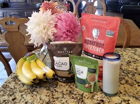 Now, there are chocolate mousse recipes that simply involve folding whipped cream into melted chocolate. HEALTHY CHOCOLATE BANANA SMOOTHIE AND MOUSSE