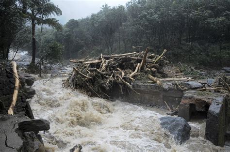 Monsoon Rain Flooding Landslides Kill 26 In Southern India 710 Knus