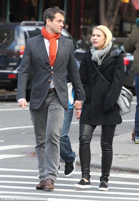 Claire Danes Steps Out Hand In Hand With Husband Hugh Dancy In Nyc Daily Mail Online