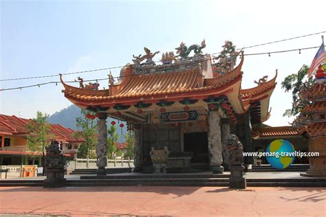 However, their friendship starts getting strained when various conflicts arise among them, such as inspector may finding out that isabel had an affair. Chinese Temples of Penang (Tokong Cina di Pulau Pinang)
