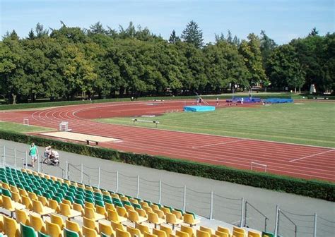 Čez stadion kladno je sportovní stadion v kladně, kde odehrávají svoje domácí hokejové zápasy rytíři kladno. Městský stadion Sletiště (Kladno, Česká republika) - Recenze