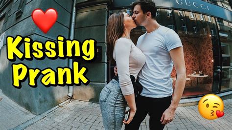 Kissing Prank ПОЦЕЛУЙ С НЕЗНАКОМКОЙ РАЗВОД НА ПОЦЕЛУЙ 34 Youtube