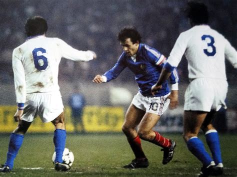 Les bleus terminent la phase de poule de la coupe d'automne des nations en l'emportant 36 à 5 face à l'italie. THE VINTAGE FOOTBALL CLUB: FRANCE-Italie 1982.