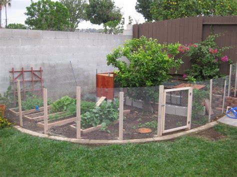 Do you need a fence that doesn't make you broke? 60 best Small Garden Fence Ideas images on Pinterest ...