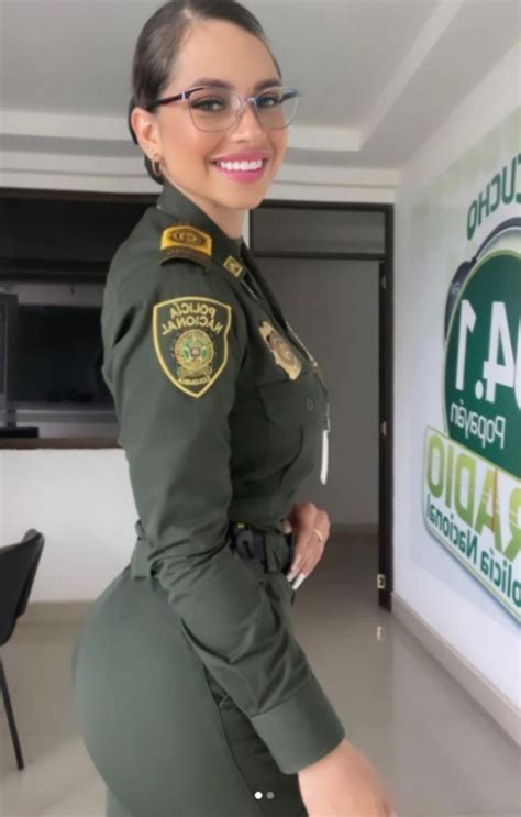Video La Polic A M S Sexy De Colombia Se Agarr Con Su Vecina Pero Sin Uniforme