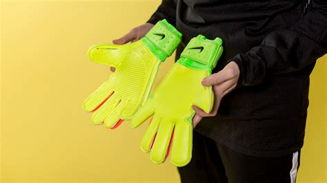 #belgium nt #belgiumntedit #thibaut courtois #eden hazard #mine #there's nothing in the belgiumntedit tag but i'm gunna start putting stuff there #if anyone knows another place stuff for les diables rouges. Nike Premier SGT oder Vapor Grip 3?