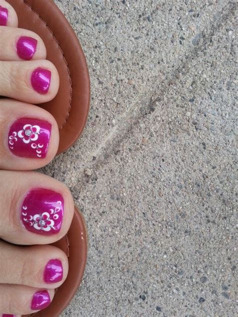 pretty pedicure a fuchsia orchid pink polish with pretty white flowers pretty toe nails toe