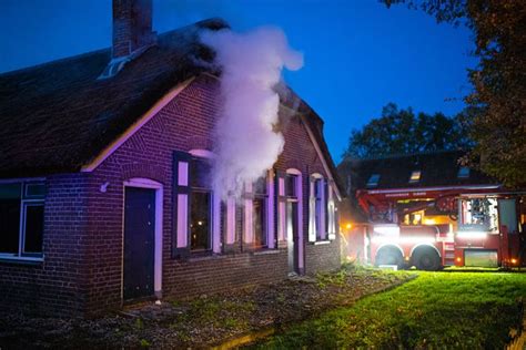 01 juni 2021 20:46 update: Flinke schade rietgedekte boerderij Oldebroek na brand ...