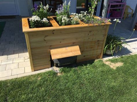 Natürlich bedeutet eine garage zunächst einmal einen erhöhten kostenaufwand bei der anschaffung. Rasenroboter-Garage-Hochbeet | Rasenroboter garage ...