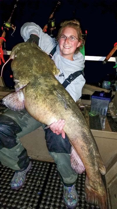 How to clean a catfish quickly and easily in fifteen seconds or less without skinning. Top Destinations for Trophy Flathead Catfish - In-Fisherman