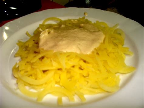 Un primo piatto e anche un piatto unico, buonissimo e originale ingredienti: Spaghetti di patate - Vegan blog - Ricette Vegane ...
