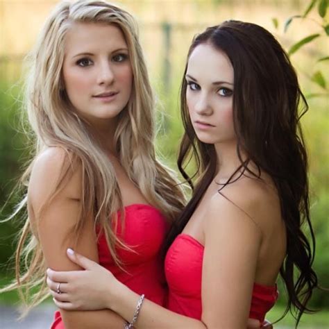 Twin Sisters Senior Portraits Makeup And Hair Senior Style