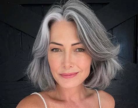How To Achieve The Perfect Makeup For Women With Gray Hair Tips And