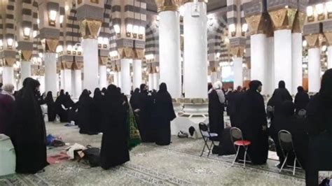 Wanita Di Arab Saudi Tak Pakai Mukena Saat Shalat Di Masjid Nabawi Tkw