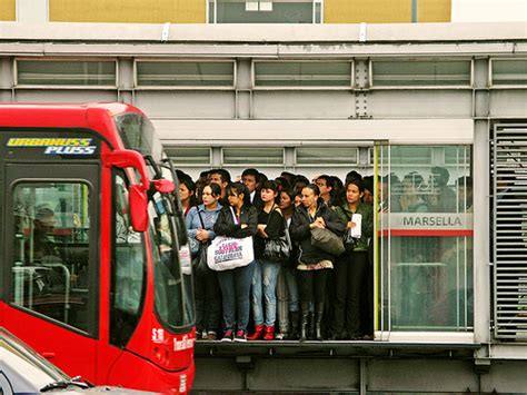 Así avanza el día sin carro en bogotá. EL ARTE DEL TRANSMILENIO