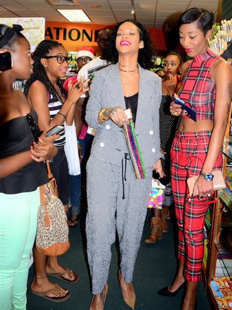 Rihanna Doing Some Shopping In Barbados Pictures Of The Week Capital