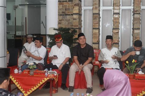 Wali Kota Gunungsitoli Lepas Pawai Takbiran Menyambut Idul Fitri H