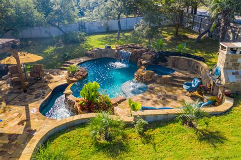 Freeform Pool With Negative Edge Grotto And Spa Tropical Pool