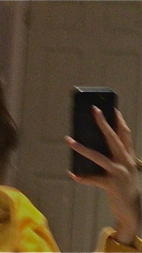 Shaky Mirror Selfie Mirror Selfie Girl Mirror Selfie Poses Blurry Pictures