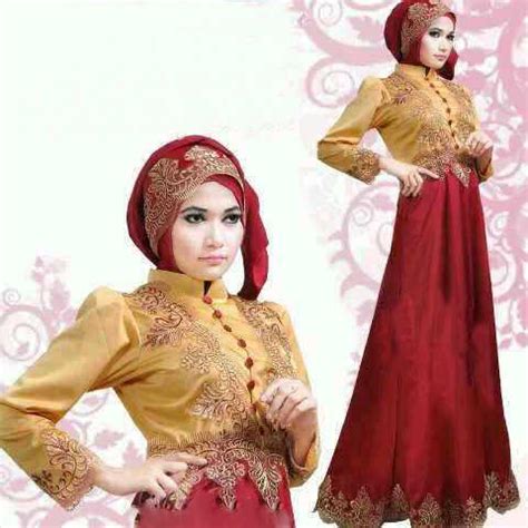 Dress brokat sangat populer dan diminati saat ini, karena jenis kainnya yang halus dan memiliki brokat juga bisa digunakan sebagai kombinasi dari dress batik. Gamis Satin Gold Maroon S100 - Butik Jingga