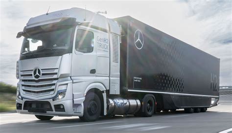 Daimler Truck Testet Brennstoffzellen Lkw Mit Fl Ssigwasserstoff
