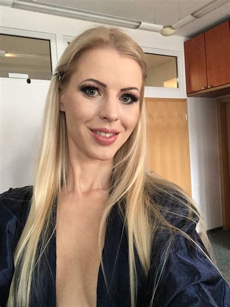 Tw Pornstars Lynna Nilsson Twitter And Starting Again Stay Tuned For More Rt And Fav So