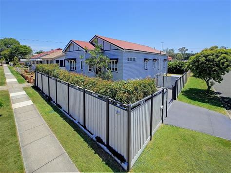 Porches that aren't completely open to the elements provide more opportunities for outdoor living throughout the year. Home Renovation & Extension, Traditional Queenslander - Norman Park