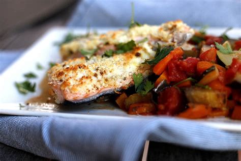 Lachs auf Tomaten Low Carb Auberginen Gemüse