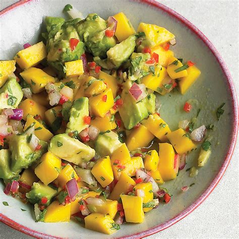 Place a piece of plastic wrap directly on top of the salsa before placing the lid on the container. Mango-en-avocado Salsa