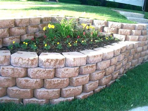 You don't have to sacrifice beauty and style for function when installing retaining walls on your property. Cinder Block Retaining Wall Ideas — Home Inspirations ...