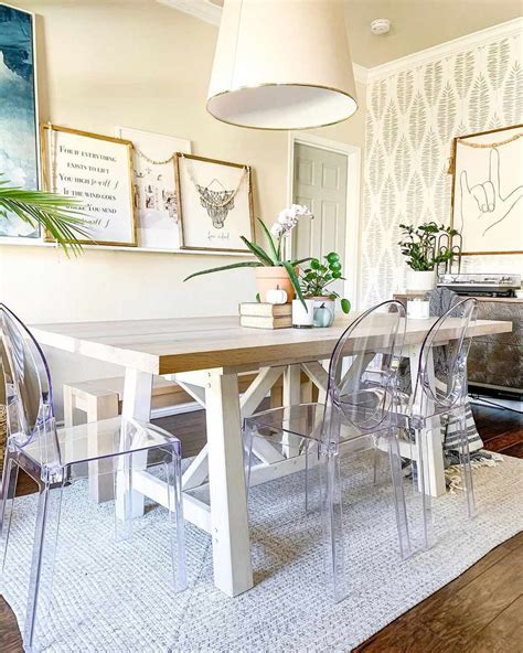 12 Amazing Dining Rooms With Wallpaper