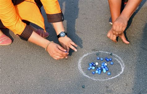 Learn How To Play Marbles In 6 Simple Steps Plentifun