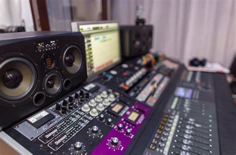 Pin by meangenepro on COOL RECORDING STUDIO SETUPS | Recording studio setup, Home studio, Studio ...