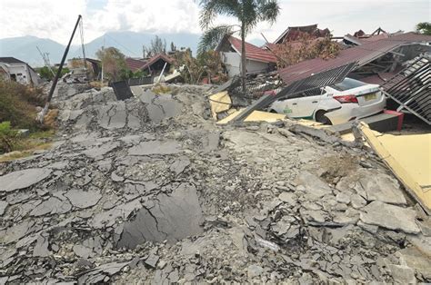 Kejadian gempa bumi itu kompleks dan membingungkan. Potensi Gempa dan Tsunami Besar di Sukabumi, BMKG : "Tinggi Tsunami Bisa Lebih Tiga Meter ...