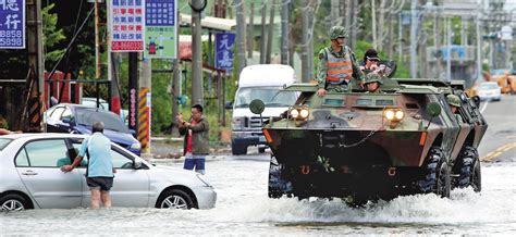 Jun 20, 2021 · 受到西南氣流挾帶豪大雨勢影響，使得屏東不少鄉鎮傳出零星淹水情況，其中包括麟洛、潮州、里港及九如等測站，近3小時內已經累積100毫米雨量. 【全文】南海升溫颱風威脅加劇 西南氣流恐再重擊南台