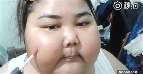 泰國大臉女孩自信教化妝， 完妝後「臉蛋變這樣」網友驚呆！