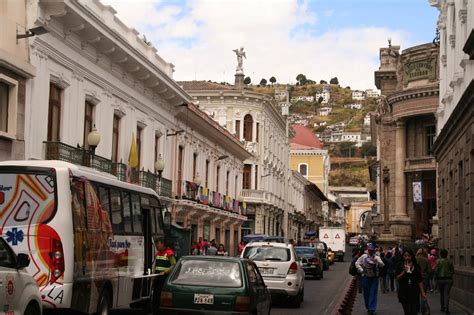Dieser eintrag gibt den namen des regierungssitzes, seine geografischen koordinaten , den zeitunterschied relativ. ...ibrol dohoam: Quito - Ecuadors Hauptstadt