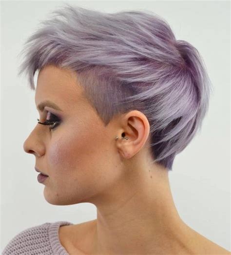 Classic pixie cut con undercut. The 20 Coolest Undercut Pixie Cuts Found for 2020