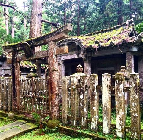 koyasan-cemetery-ancient-temple-japan-koya-mountkoya